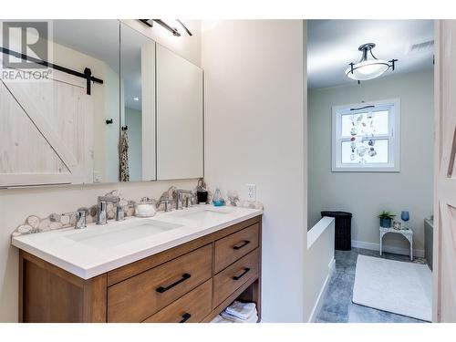 1634 Scott Crescent, West Kelowna, BC - Indoor Photo Showing Bathroom