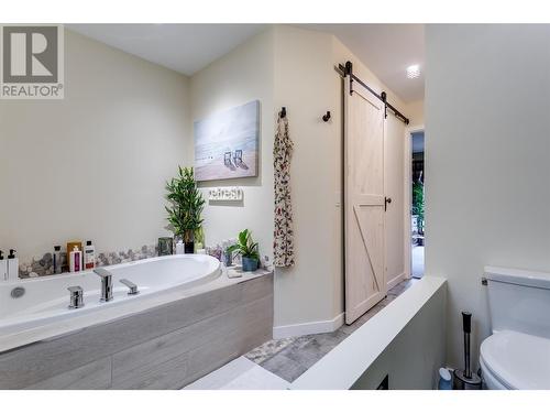 1634 Scott Crescent, West Kelowna, BC - Indoor Photo Showing Bathroom