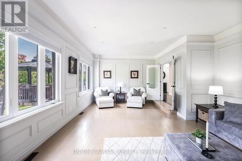 209 Roselawn Drive, Vaughan, ON - Indoor Photo Showing Living Room