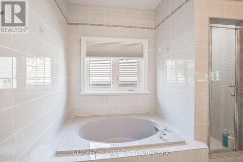 209 Roselawn Drive, Vaughan, ON - Indoor Photo Showing Bathroom