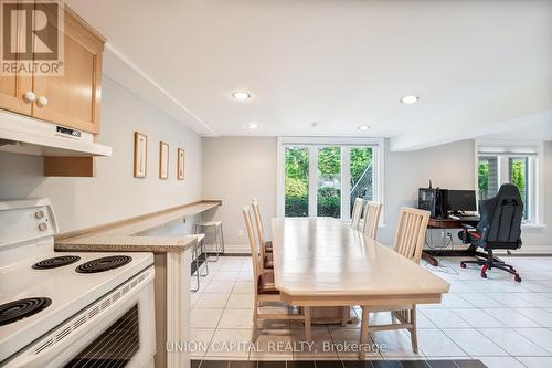 209 Roselawn Drive, Vaughan, ON - Indoor Photo Showing Kitchen