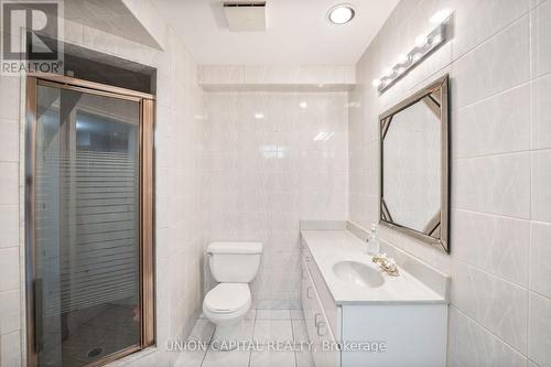 209 Roselawn Drive, Vaughan, ON - Indoor Photo Showing Bathroom