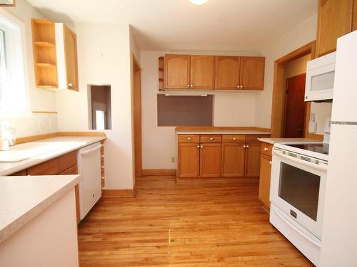 Cuisine - 106 Evergreen Drive, Beaconsfield, QC - Indoor Photo Showing Kitchen