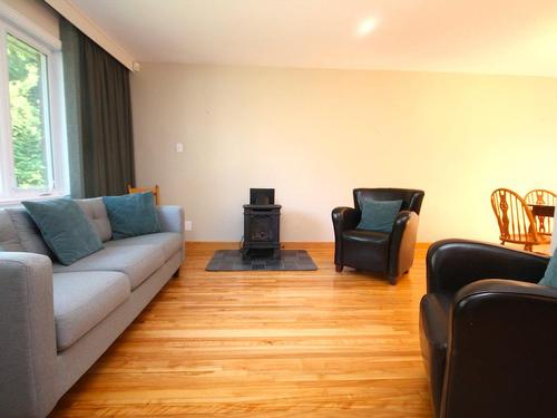 Salon - 106 Evergreen Drive, Beaconsfield, QC - Indoor Photo Showing Living Room