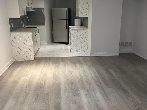 Bsmt-17 Pleasant Ave, Toronto, ON - Indoor Photo Showing Kitchen