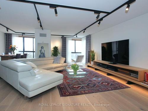 703-1 Concorde Pl, Toronto, ON - Indoor Photo Showing Living Room