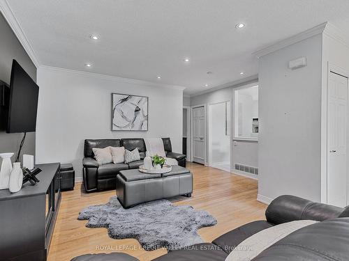 78 Caledon Cres, Brampton, ON - Indoor Photo Showing Living Room