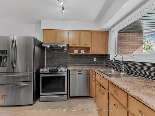 78 Caledon Cres, Brampton, ON - Indoor Photo Showing Kitchen With Double Sink