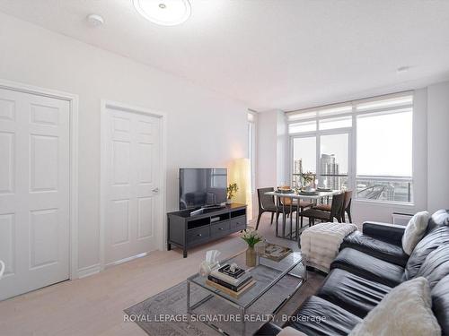 2510-388 Prince Of Wales Dr, Mississauga, ON - Indoor Photo Showing Living Room