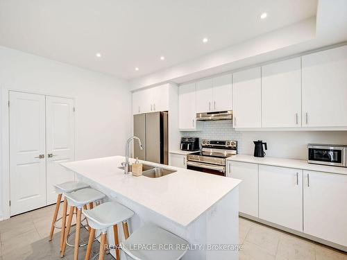 84 Wind Tree Way, Halton Hills, ON - Indoor Photo Showing Kitchen With Double Sink With Upgraded Kitchen