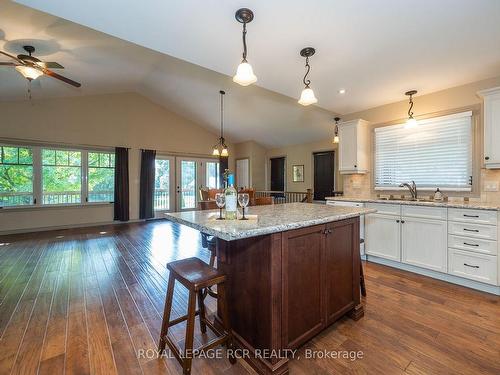 30 Victoria St W, Southgate, ON - Indoor Photo Showing Kitchen With Upgraded Kitchen