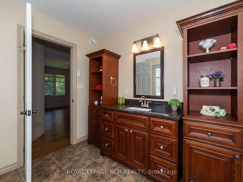 30 Victoria St W, Southgate, ON - Indoor Photo Showing Bathroom