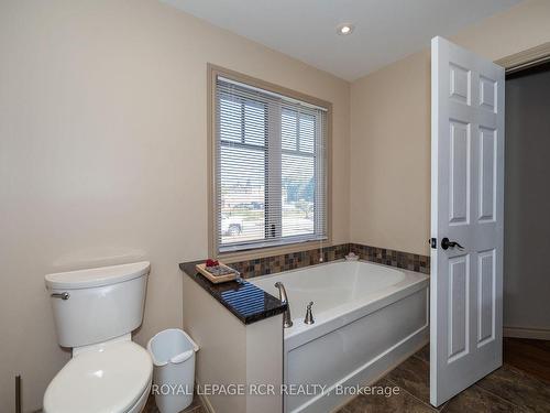 30 Victoria St W, Southgate, ON - Indoor Photo Showing Bathroom