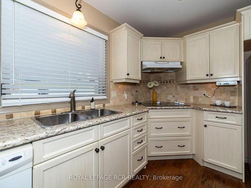 30 Victoria St W, Southgate, ON - Indoor Photo Showing Kitchen With Double Sink With Upgraded Kitchen