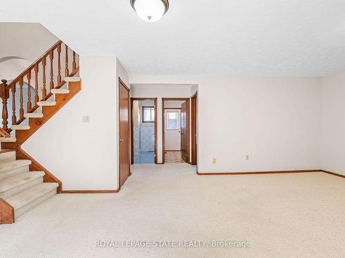 62 Henley Dr, Hamilton, ON - Indoor Photo Showing Other Room