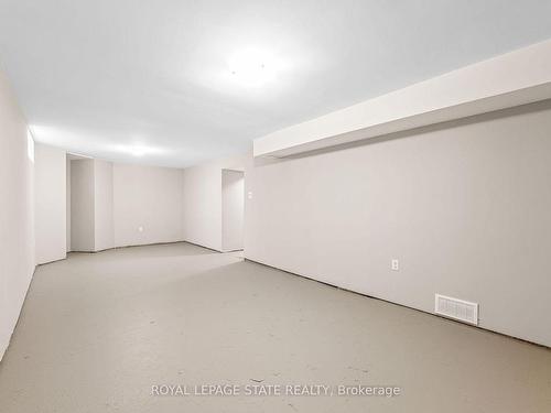 62 Henley Dr, Hamilton, ON - Indoor Photo Showing Other Room