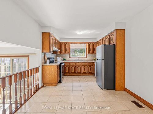 62 Henley Dr, Hamilton, ON - Indoor Photo Showing Kitchen