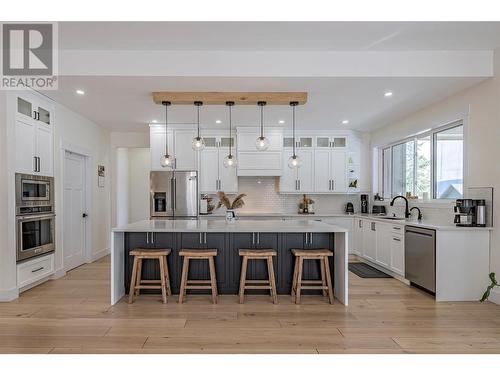 10285 Beacon Hill Drive, Lake Country, BC - Indoor Photo Showing Kitchen With Upgraded Kitchen