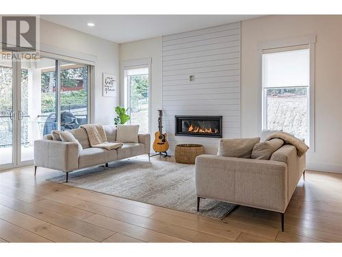 10285 Beacon Hill Drive, Lake Country, BC - Indoor Photo Showing Living Room With Fireplace