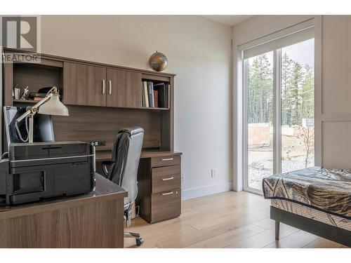 10285 Beacon Hill Drive, Lake Country, BC - Indoor Photo Showing Bedroom