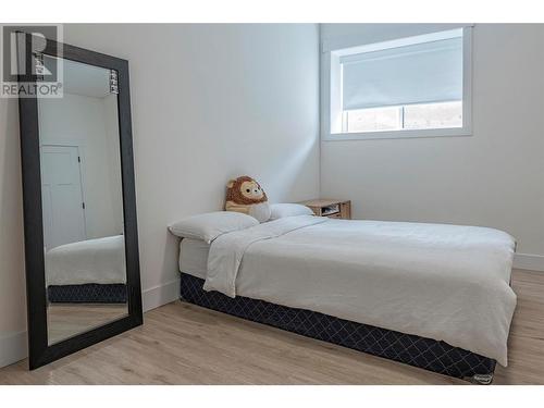 10285 Beacon Hill Drive, Lake Country, BC - Indoor Photo Showing Bedroom