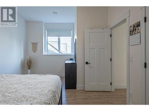 10285 Beacon Hill Drive, Lake Country, BC - Indoor Photo Showing Bedroom