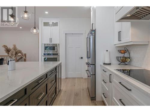 10285 Beacon Hill Drive, Lake Country, BC - Indoor Photo Showing Kitchen With Upgraded Kitchen