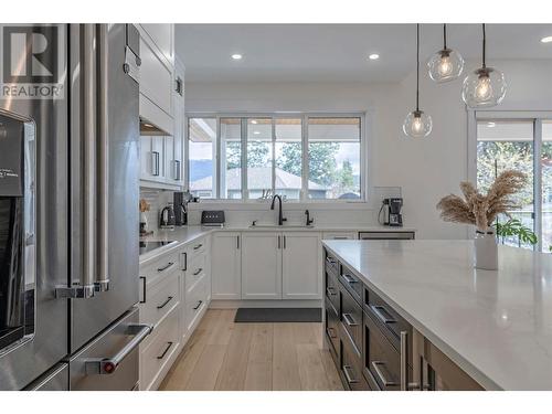 10285 Beacon Hill Drive, Lake Country, BC - Indoor Photo Showing Kitchen