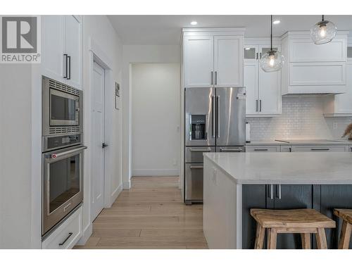 10285 Beacon Hill Drive, Lake Country, BC - Indoor Photo Showing Kitchen With Upgraded Kitchen