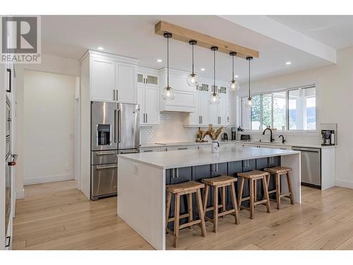 10285 Beacon Hill Drive, Lake Country, BC - Indoor Photo Showing Kitchen With Upgraded Kitchen