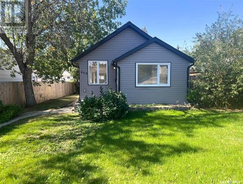 448 1St Avenue Ne, Swift Current, SK - Outdoor