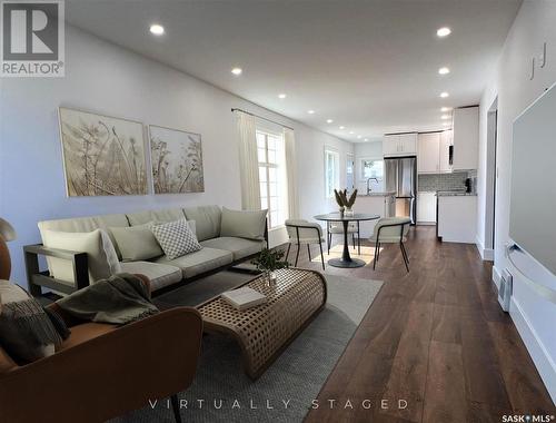 448 1St Avenue Ne, Swift Current, SK - Indoor Photo Showing Living Room