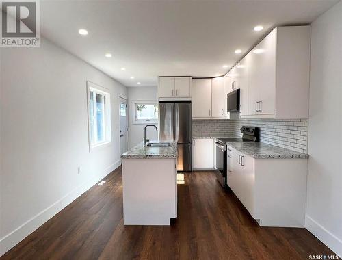 448 1St Avenue Ne, Swift Current, SK - Indoor Photo Showing Kitchen