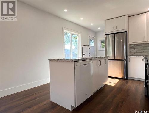 448 1St Avenue Ne, Swift Current, SK - Indoor Photo Showing Kitchen With Upgraded Kitchen