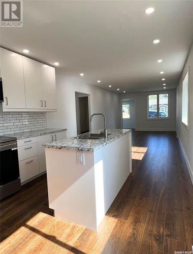 448 1St Avenue Ne, Swift Current, SK - Indoor Photo Showing Kitchen With Upgraded Kitchen