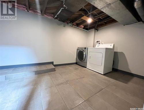 448 1St Avenue Ne, Swift Current, SK - Indoor Photo Showing Laundry Room