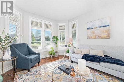 90 Hedge Lawn Drive, Grimsby, ON - Indoor Photo Showing Living Room