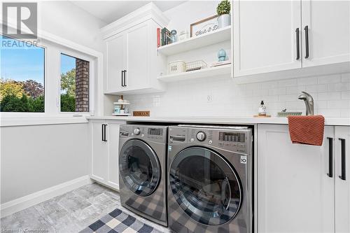 90 Hedge Lawn Drive, Grimsby, ON - Indoor Photo Showing Laundry Room