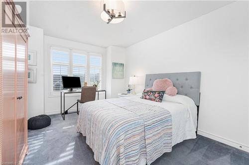 90 Hedge Lawn Drive, Grimsby, ON - Indoor Photo Showing Bedroom