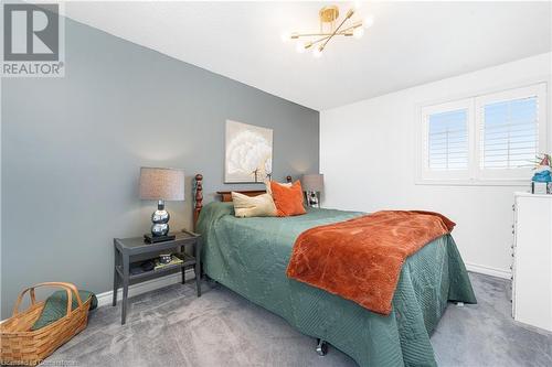 90 Hedge Lawn Drive, Grimsby, ON - Indoor Photo Showing Bedroom