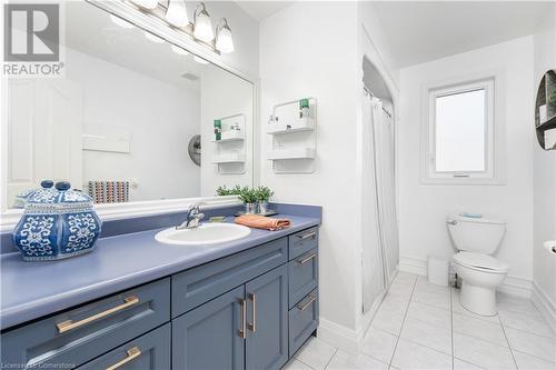 90 Hedge Lawn Drive, Grimsby, ON - Indoor Photo Showing Bathroom