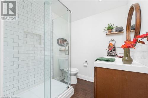 90 Hedge Lawn Drive, Grimsby, ON - Indoor Photo Showing Bathroom