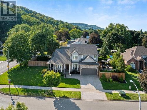 90 Hedge Lawn Drive, Grimsby, ON - Outdoor With Facade