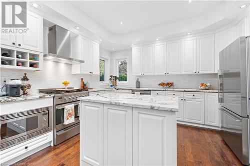 90 Hedge Lawn Drive, Grimsby, ON - Indoor Photo Showing Kitchen With Upgraded Kitchen