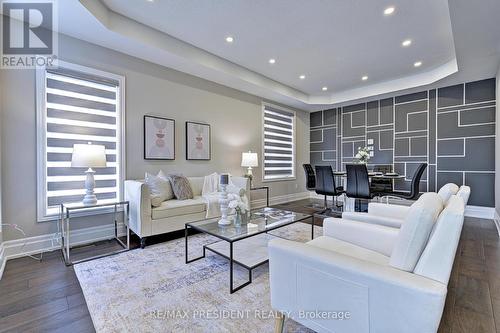 58 Curran Road, Hamilton, ON - Indoor Photo Showing Living Room