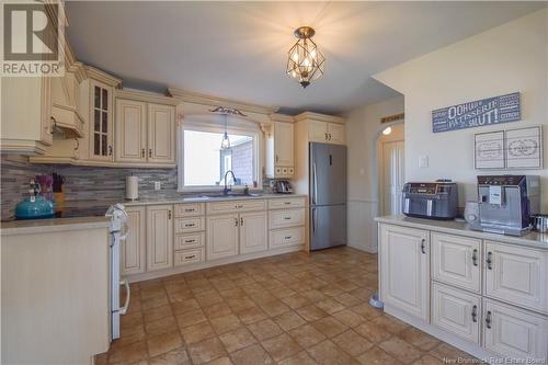 179 Saint-Pierre Est Boulevard, Caraquet, NB - Indoor Photo Showing Kitchen