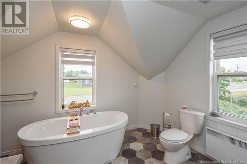 179 Saint-Pierre Est Boulevard, Caraquet, NB - Indoor Photo Showing Bathroom