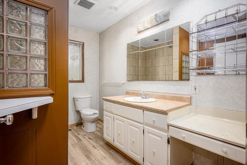 11901 Kalamalka Road, Coldstream, BC - Indoor Photo Showing Bathroom