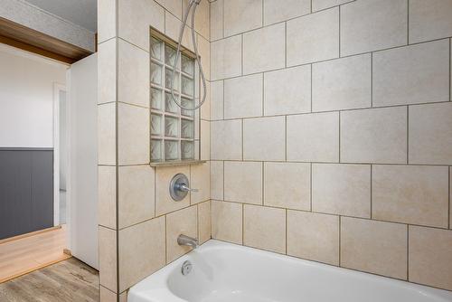 11901 Kalamalka Road, Coldstream, BC - Indoor Photo Showing Bathroom