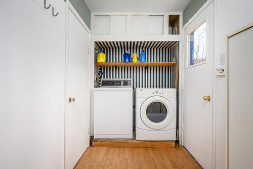 11901 Kalamalka Road, Coldstream, BC - Indoor Photo Showing Laundry Room